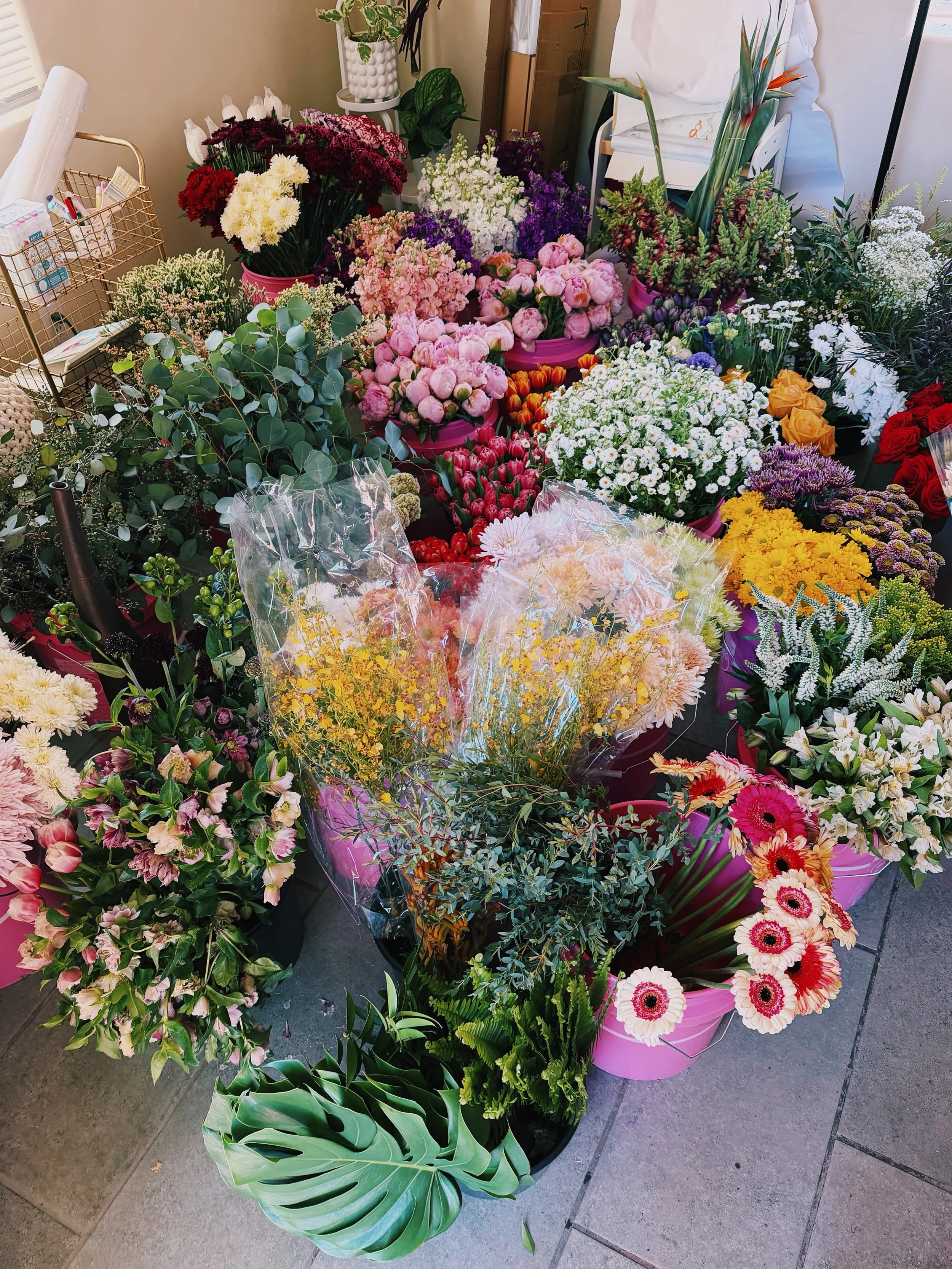 Thank you to everyone who has already placed their Pre-Order for Mother's Day Florals! 💐🤍🛍️

Pre-Orders are available until tomorrow (5/8)! Please DM us or order through our site at:
floralroadfarm.com 📲

We will also have a limited number of Gra