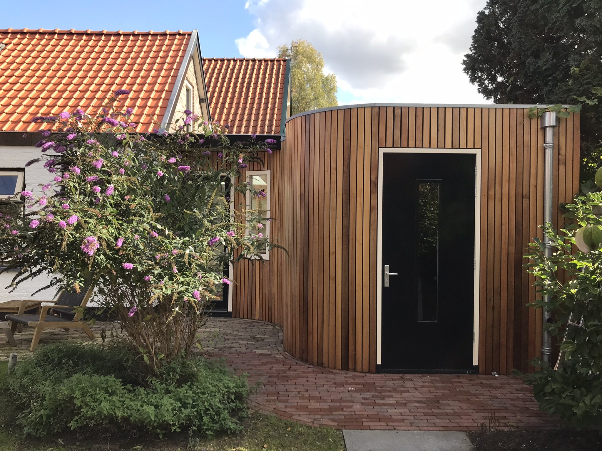 Bijgebouw ombouwen naar kantoor en gastenverblijf