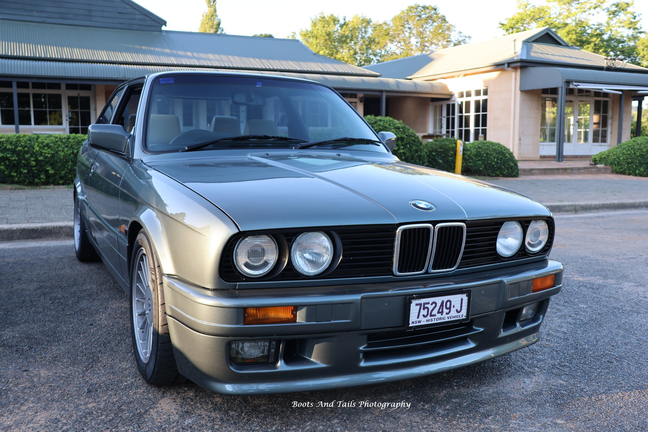 BMW 325IS  Hi Res Photo Shot