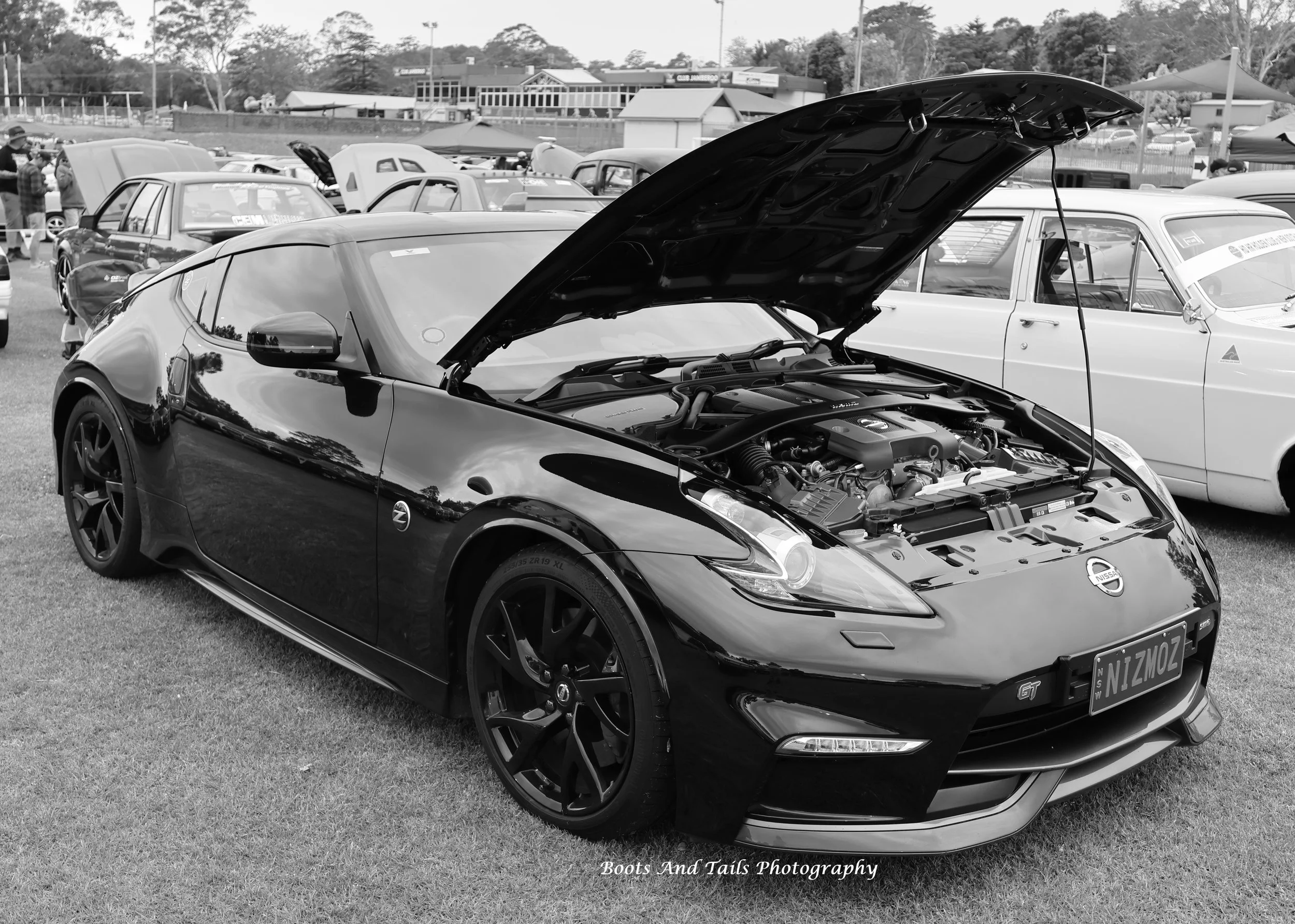 A black Nissan 370z Nismo at Jamberoo Car show