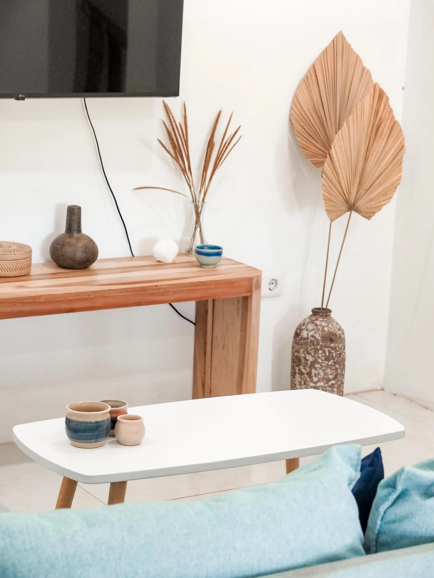 Discover Kuta&rsquo;s vibrant heart from our fully equipped studio apartment. Chill, relax, and soak up the island vibes in true Lombok style. 🥥🌴

#kutalombok #secretspotlombok #homestaykutalombok # backpackerlombok #lomboksurf