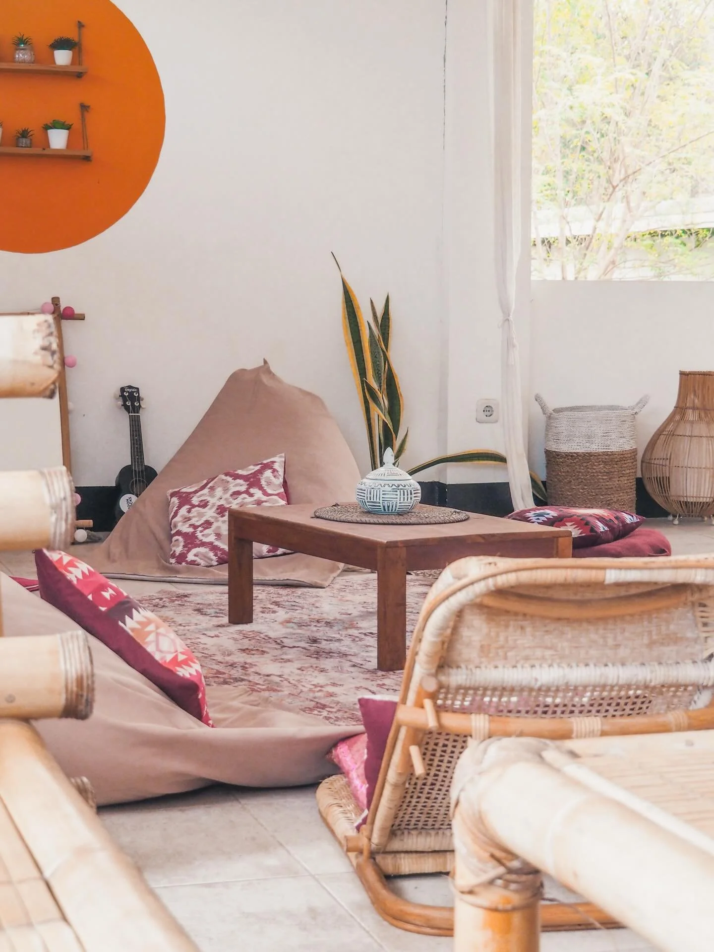 Chill afternoons and cozy conversations are a specialty here&mdash;Secret Spot is your go-to spot for good vibes and friendly hearts 🌴💛💫

#kutalombok #secretspotlombok #homestaykutalombok # backpackerlombok #lomboksurf