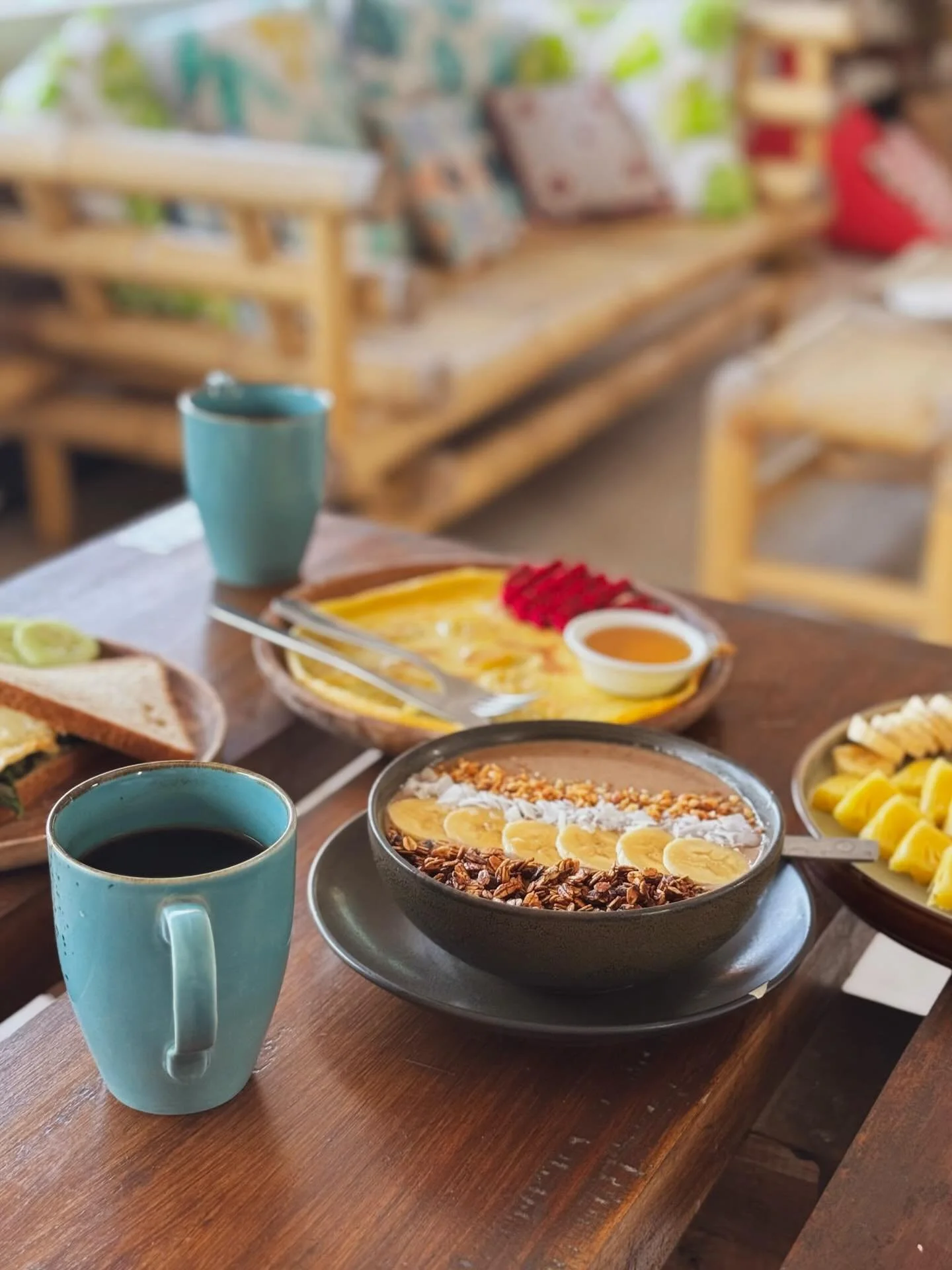 There&rsquo;s something magical about Secret Spot mornings-the sunshine, the tropical fruits, the fresh ingredients. Breakfast here is nothing short of heaven on earth ☀️🍍💛

#kutalombok #secretspotlombok #homestaykutalombok # backpackerlombok #lomb
