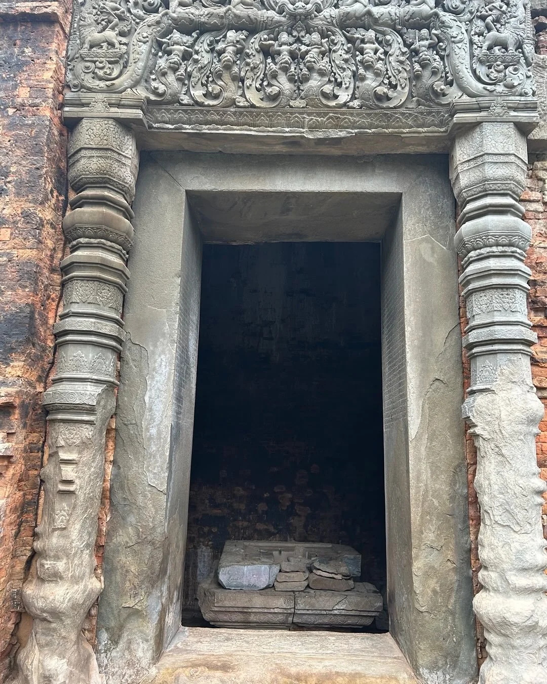 Arquitectura kehmer del siglo IX&hellip;ladrillo y yeso m&aacute;s de mil a&ntilde;os bajo el monzon