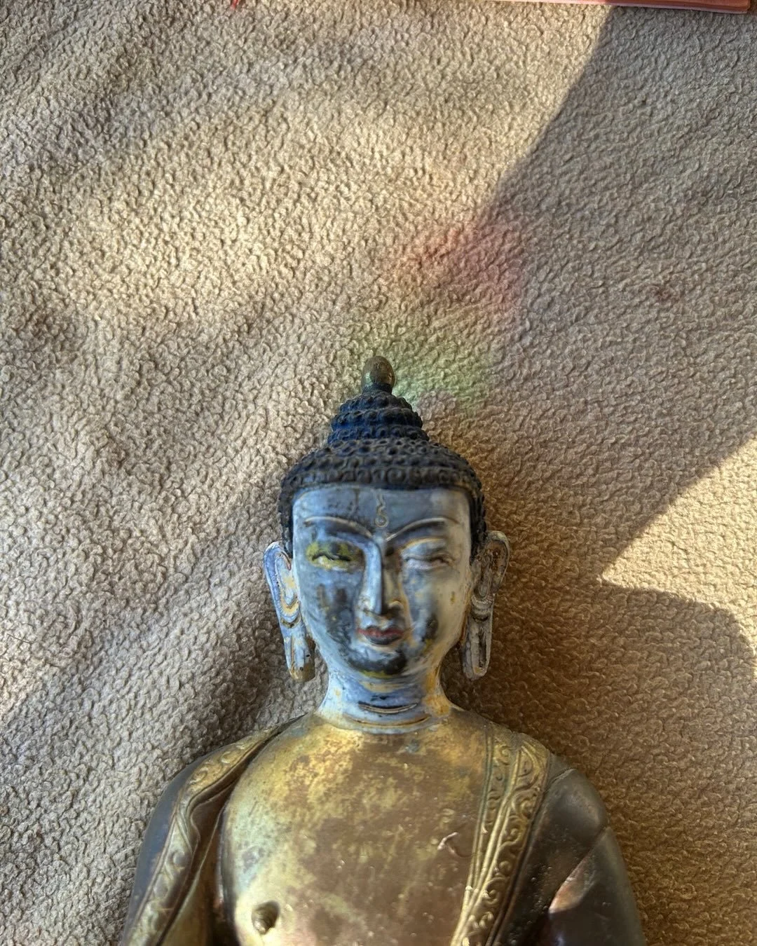 Restauraci&oacute;n del rostro de un Buda de la salud