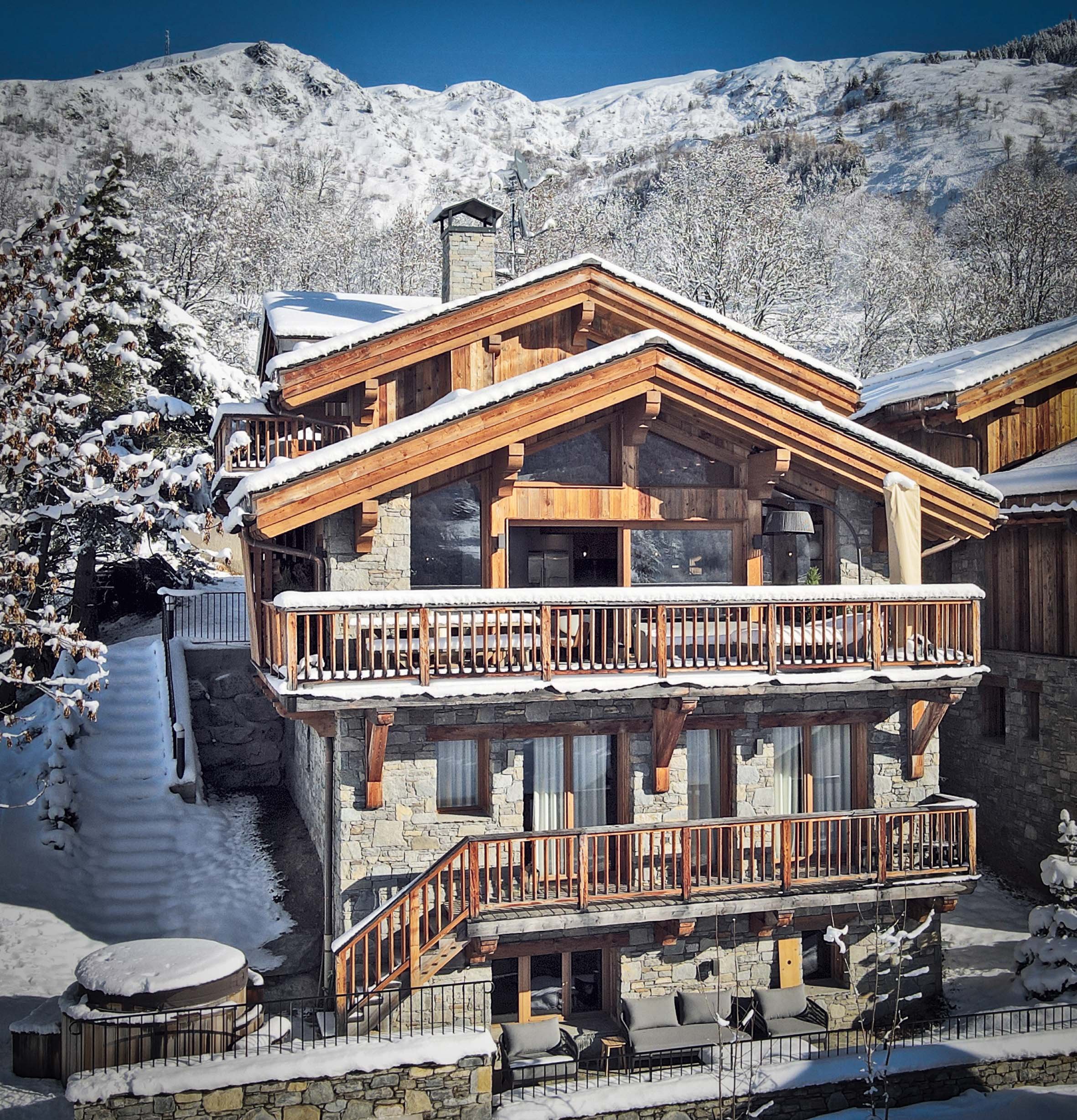 The Snowfall chalet has established itself as a benchmark for luxury rentals in the village of Saint-Martin-de-Belleville, in the heart of the 3 Vallées.