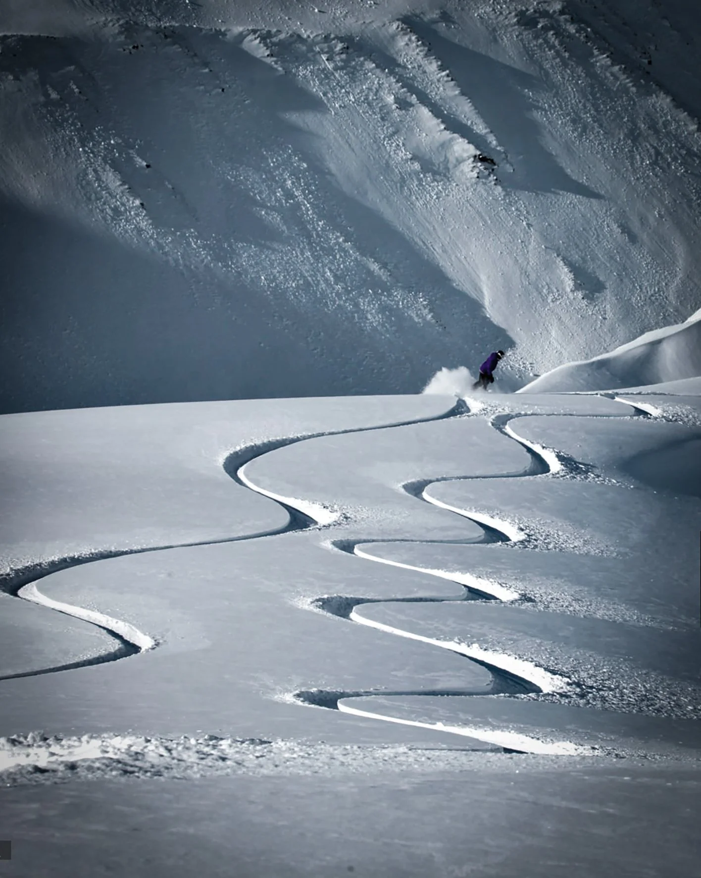 Throughout your stay at the Snowfall Chalet, enjoy a personalized concierge service designed to assist you every day and advise you on all the premium amenities available.