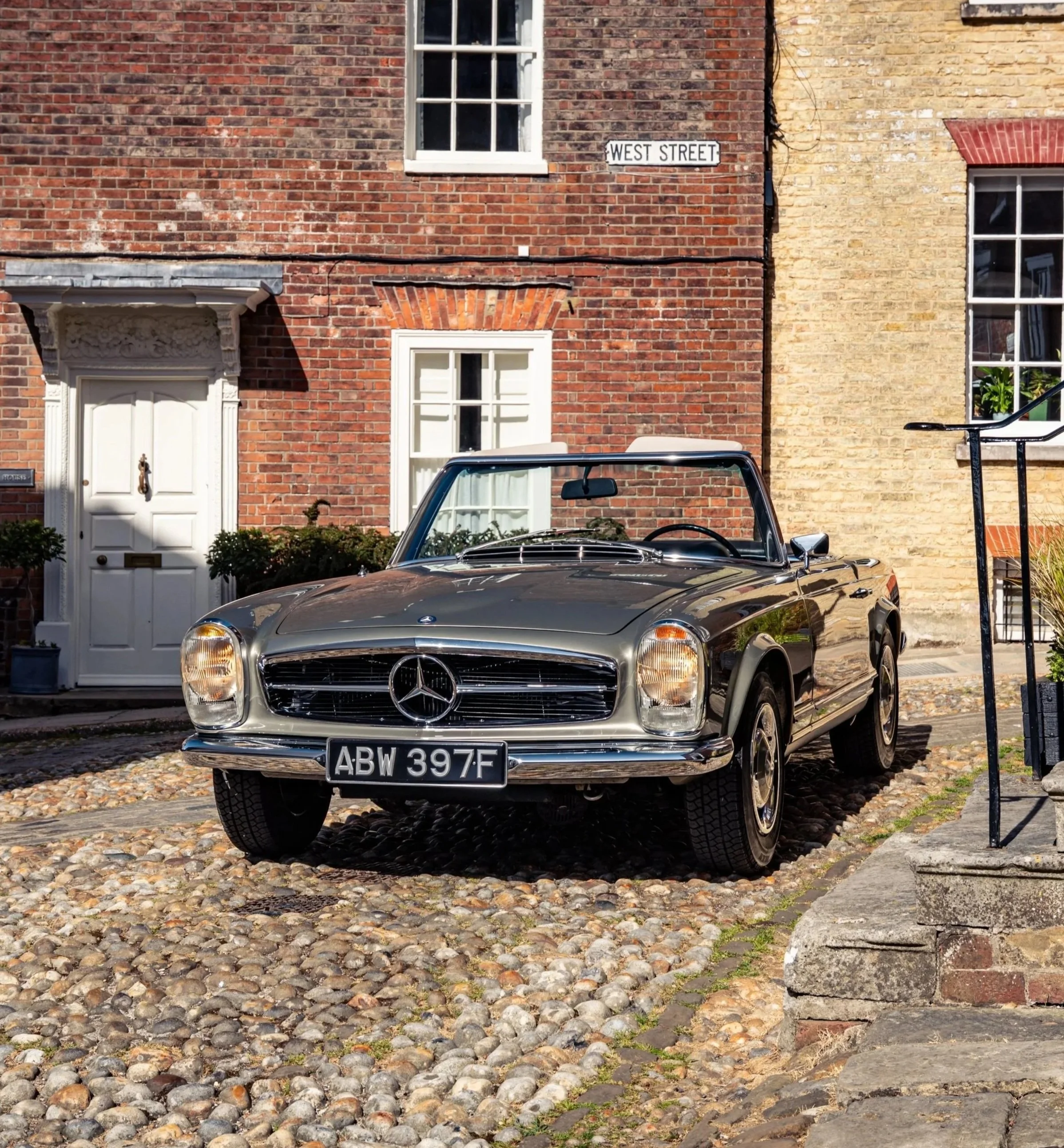 1967 Mercedes-Benz 250SL “Pagoda”