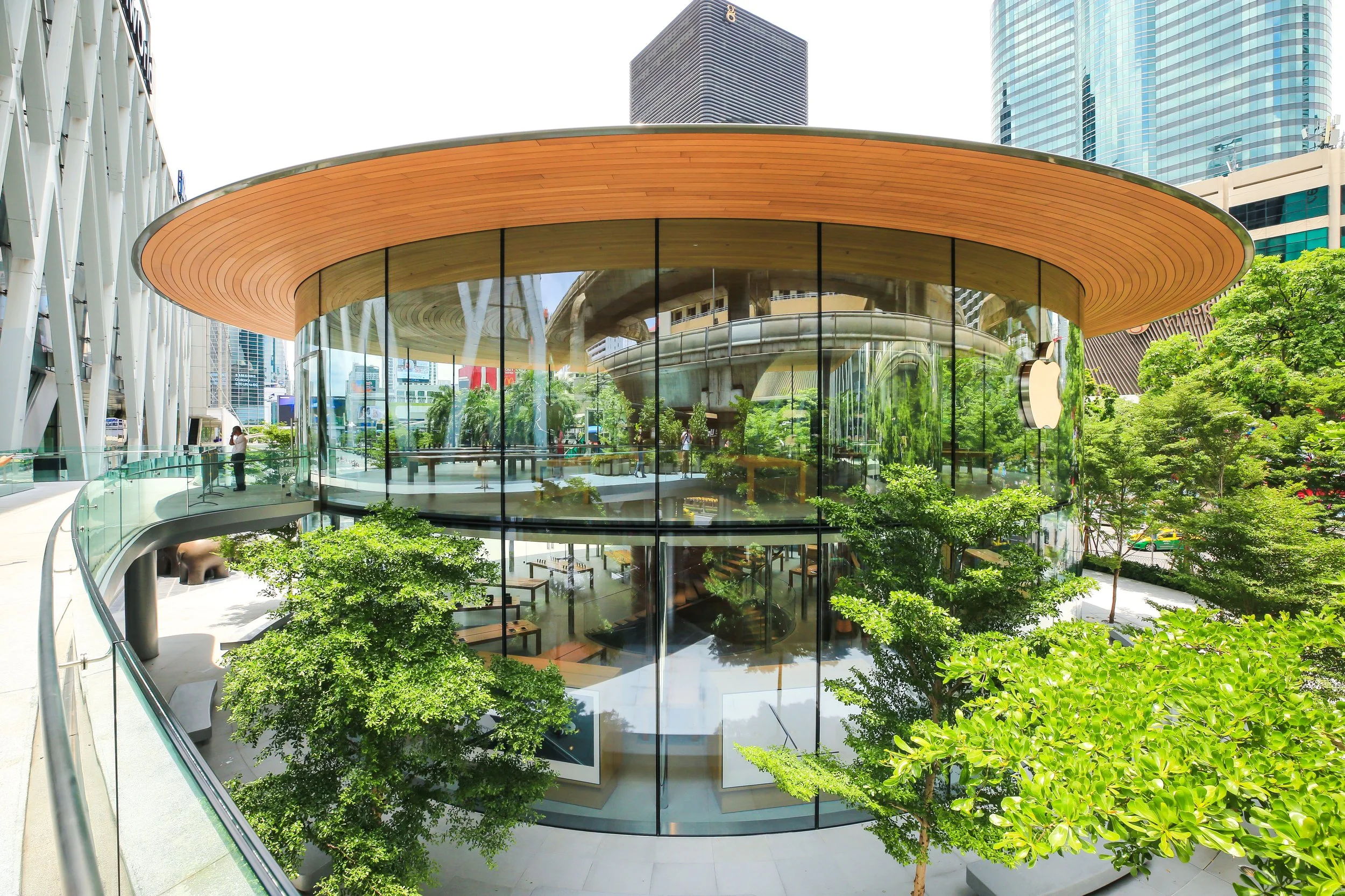 02_CTW Apple Store_carousel.JPG