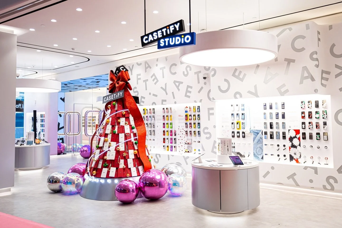 04_Casetify Studio.jpg