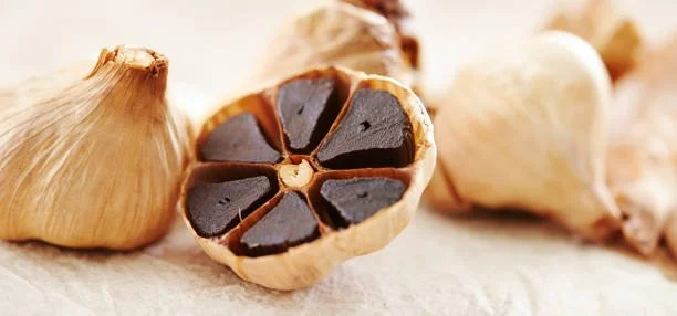 AIL NOIR, EFFET DE MODE OU REELLES VERTUS THERAPEUTIQUES