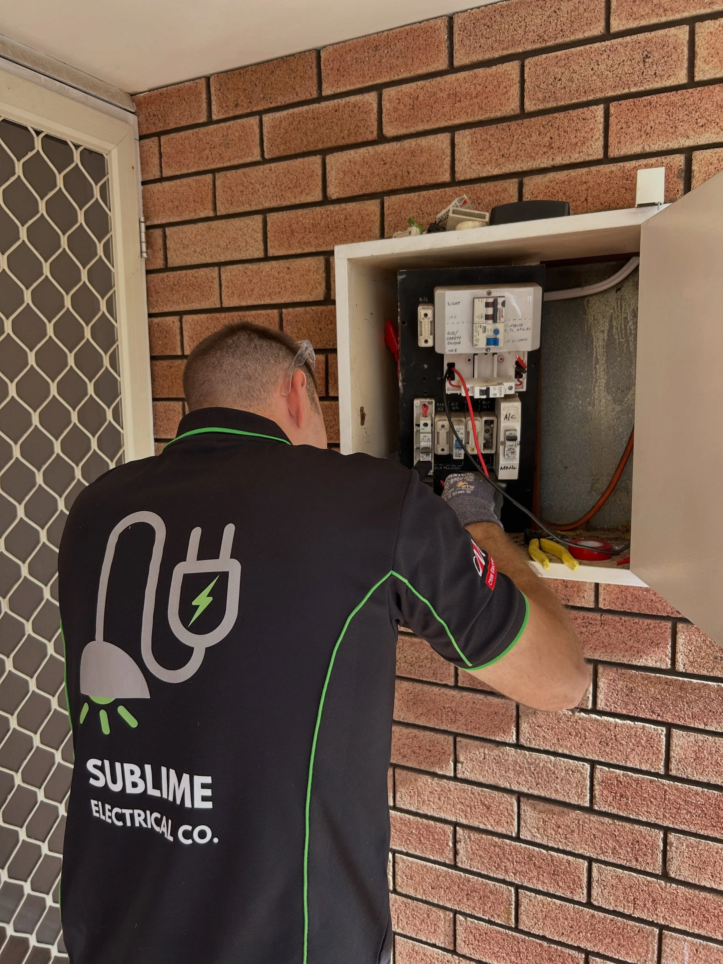 Switchboard Upgrades 🛠️ - When do you actually need one?

Your switchboard is the control centre of your home&rsquo;s electrical system. It helps protect your circuits and gives you a way to safely manage the electricity throughout your property.

B