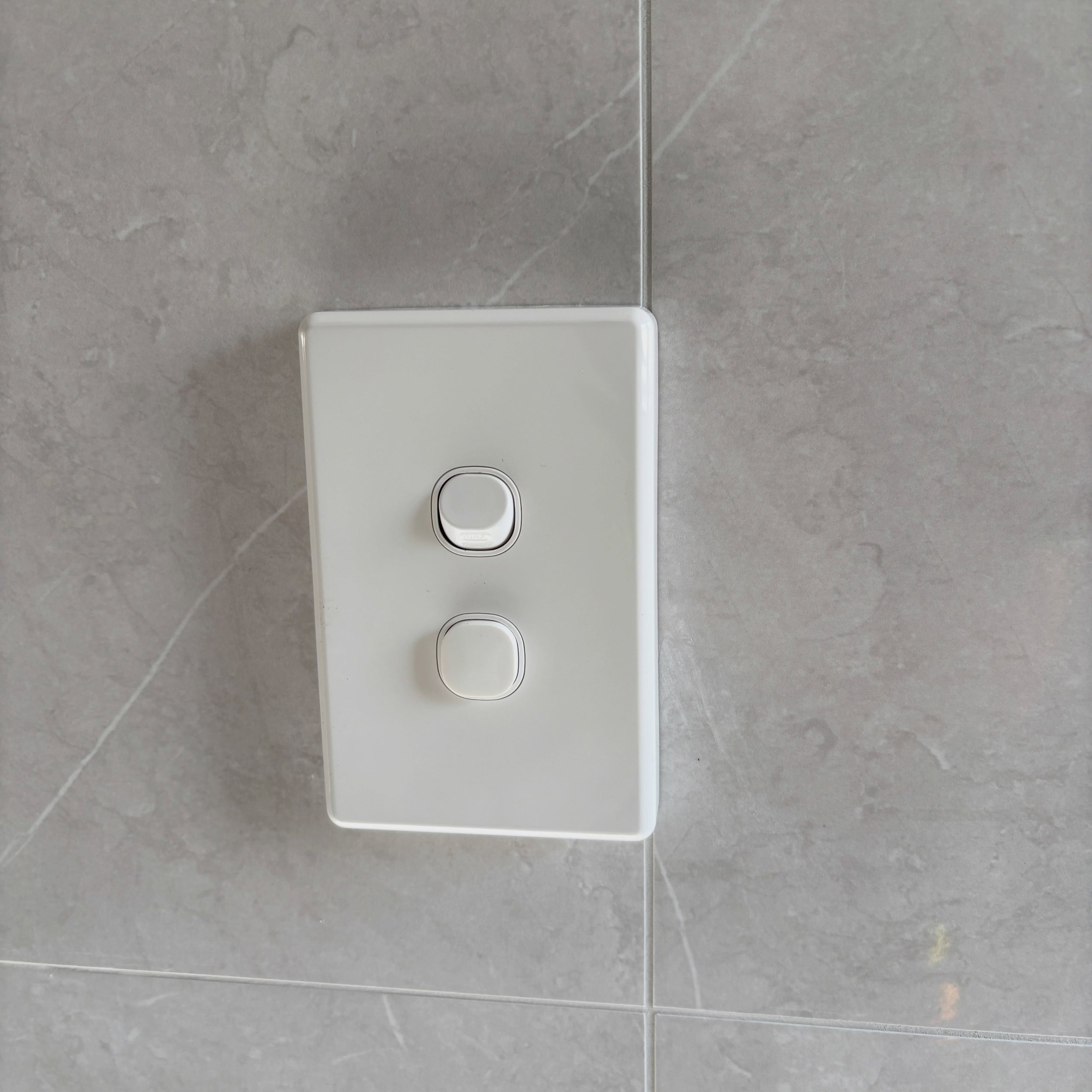 ⚡️Did you know you can add a new switch without cutting into your wall? 🤔 

With a switch for the light already existing, we added a wireless switch for the exhaust fan without needing to chase in new cables. 

By retrofitting this way, we were able