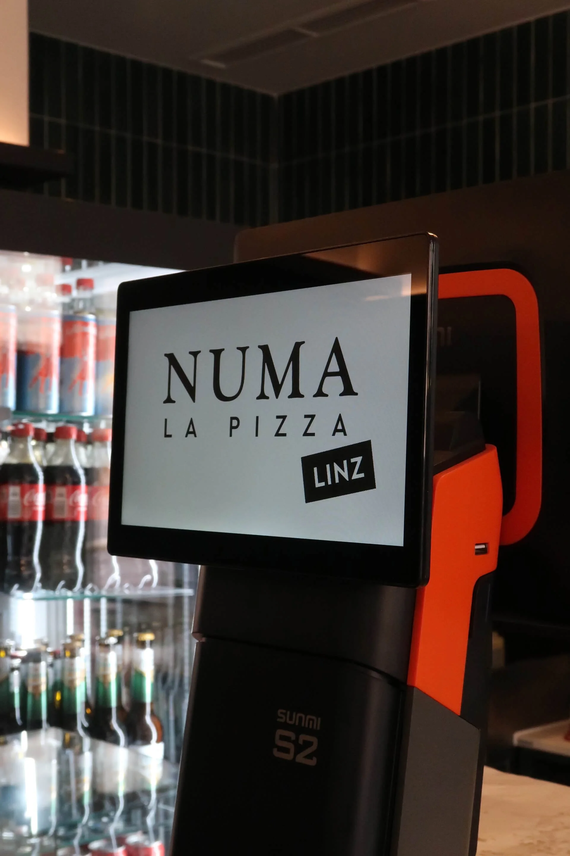 Kasse bei NUMA la Pizza Linz – abgerechnet wird nach Gewicht