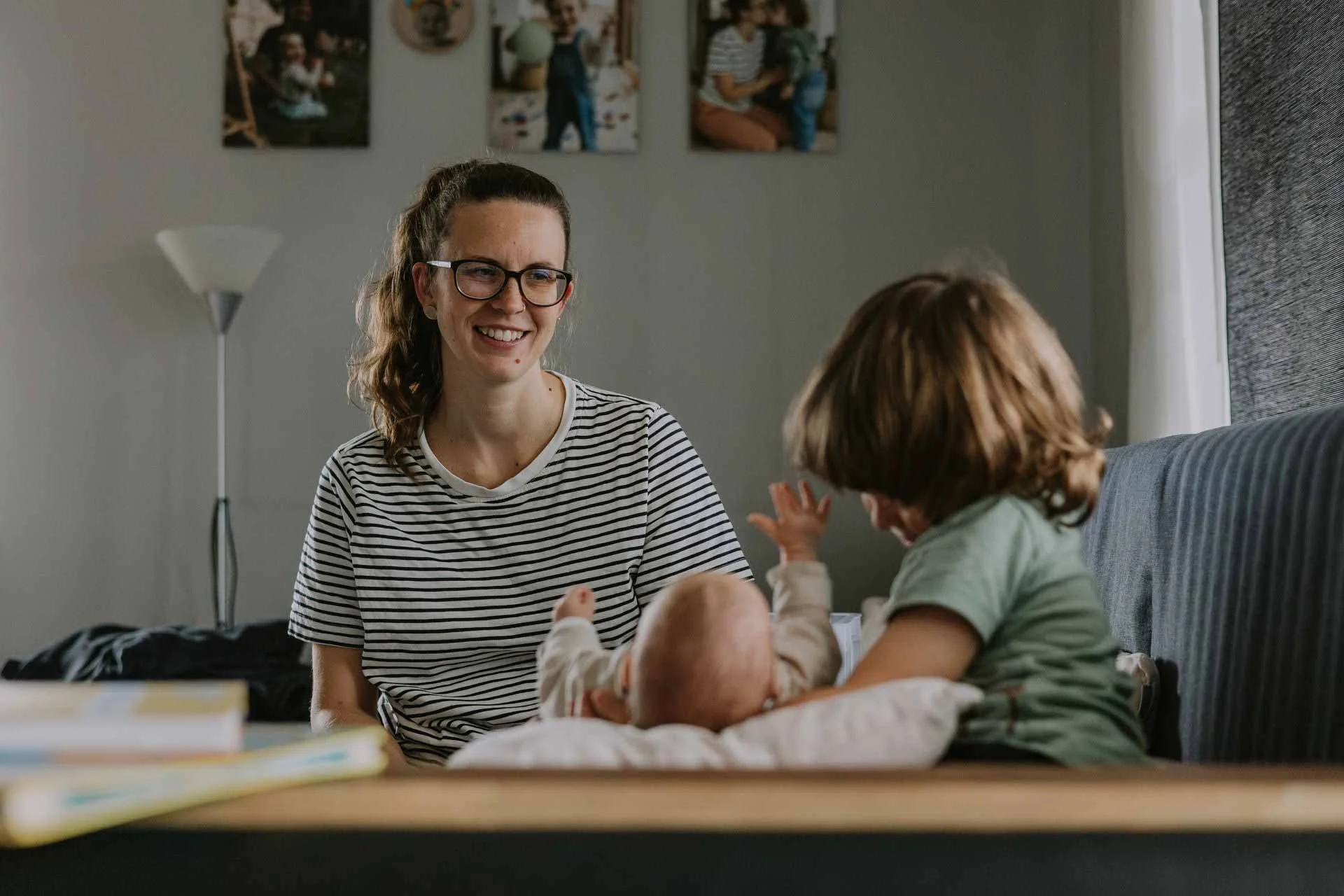 Fotografin aus Karlsruhe dokumentiert Wochenbett Moment.