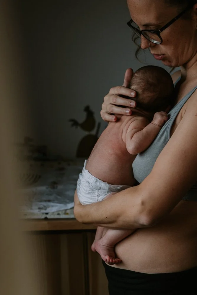Fotografin aus Karlsruhe dokumentiert dein ehrliches Wochenbett.