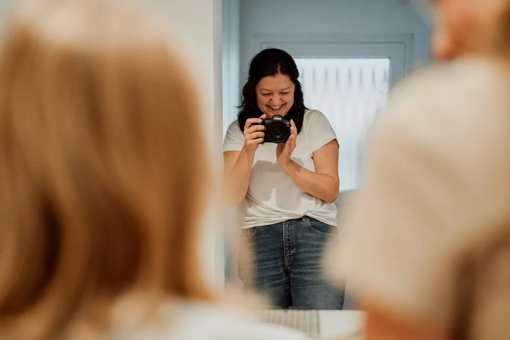 Fotografin aus Karlsruhe strahlt Freude aus.