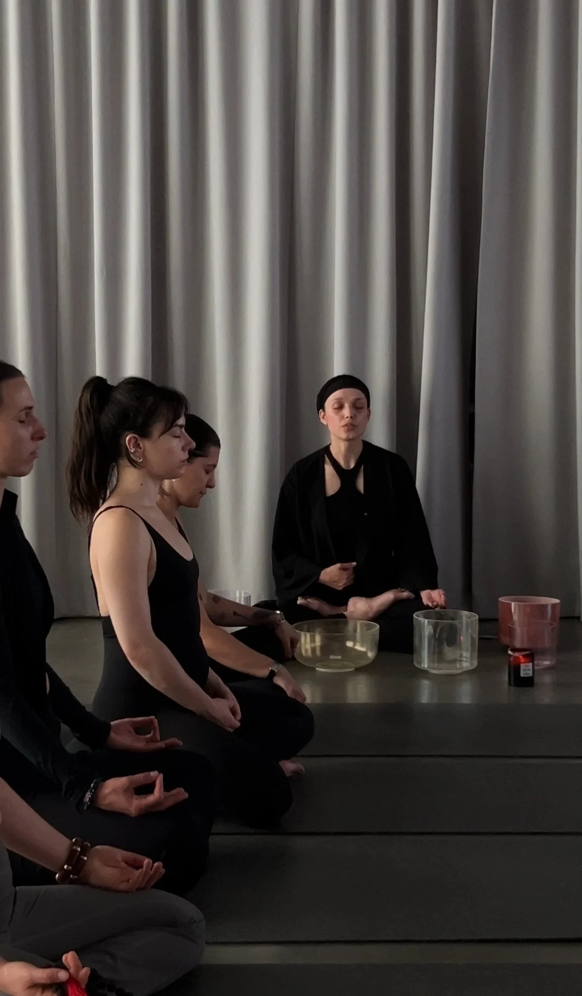 Gobinde Vedya Kaur sound healing kundalini yoga breath work berlin Hamburg Germany nervous system yogic teachings modern yogi deep relaxation group session privates crystal singing bowls art sculpture longevity meditation 