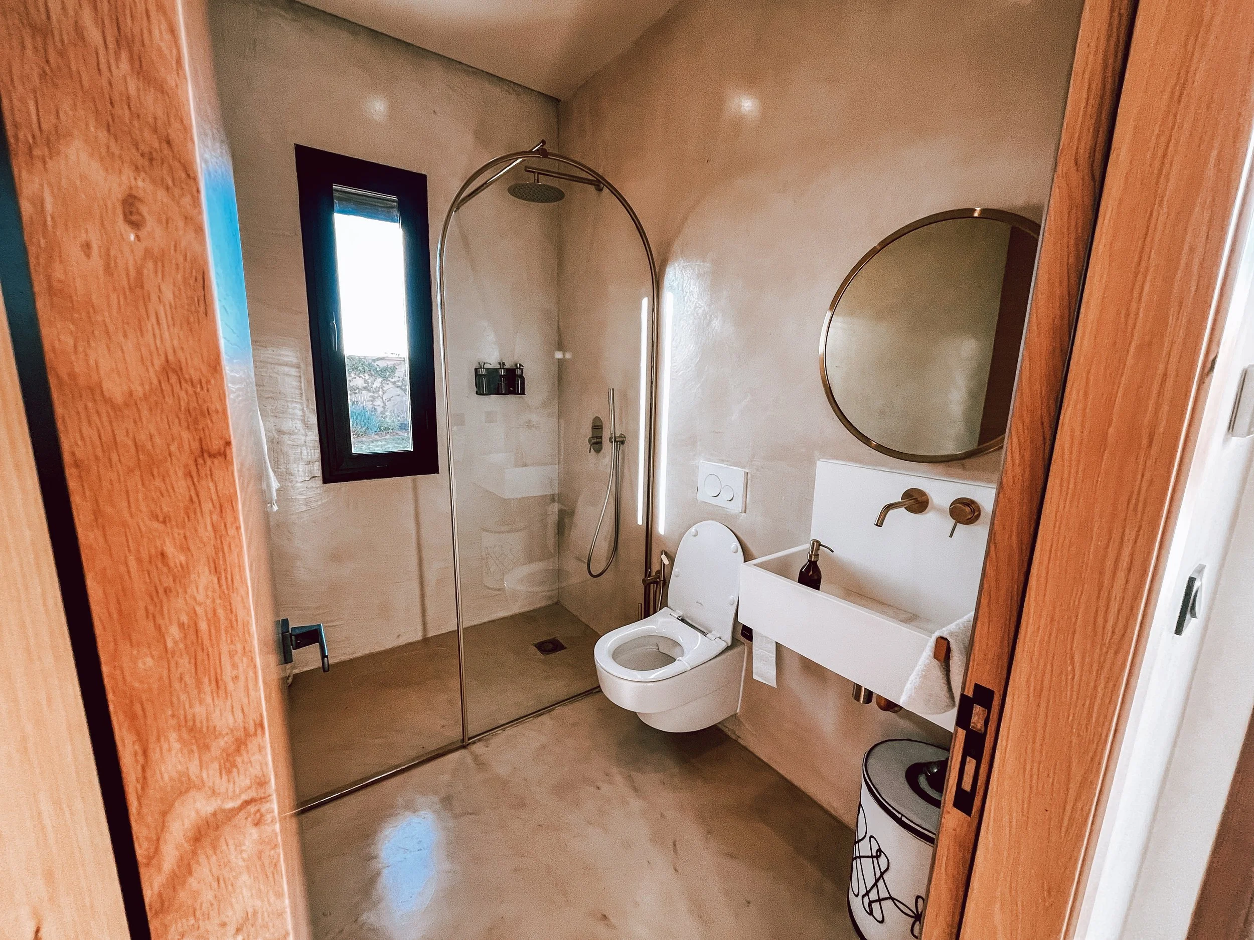 douche invité dehors.jpg
