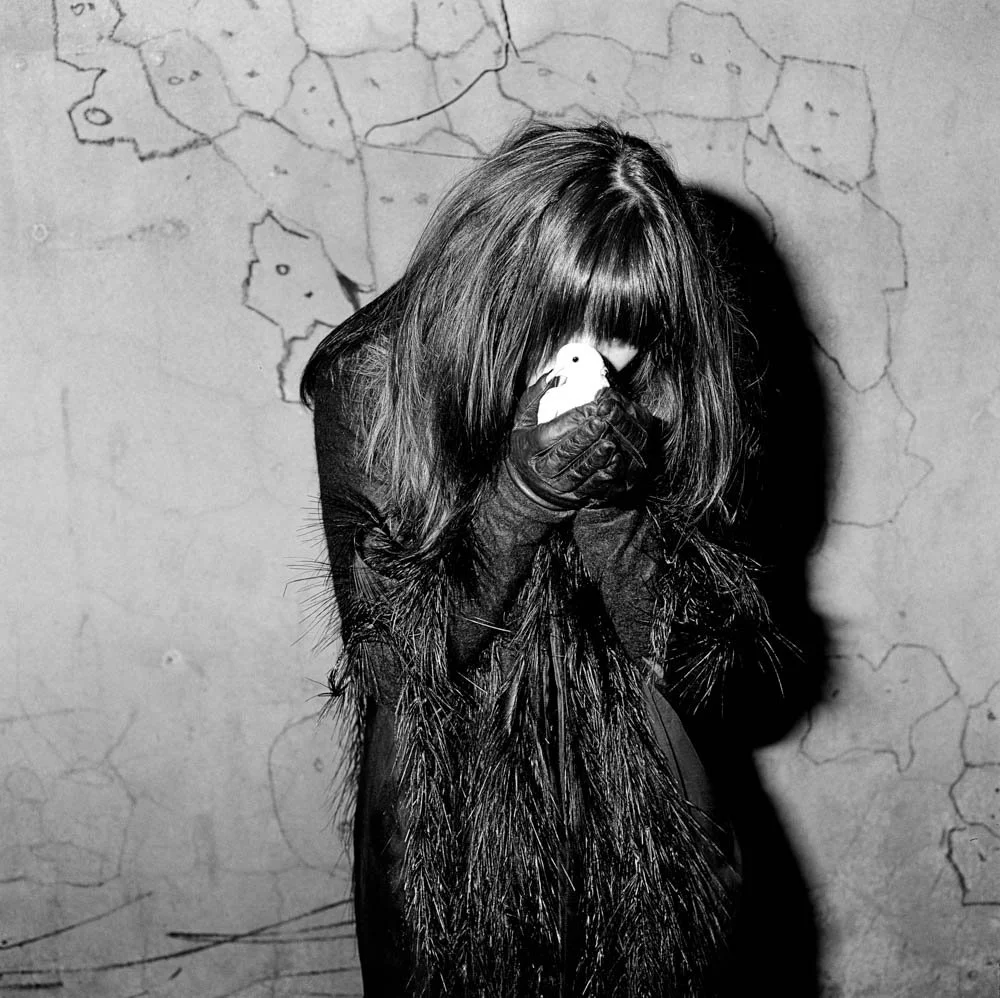 Selma Blair and Whitey,, 2005.jpg