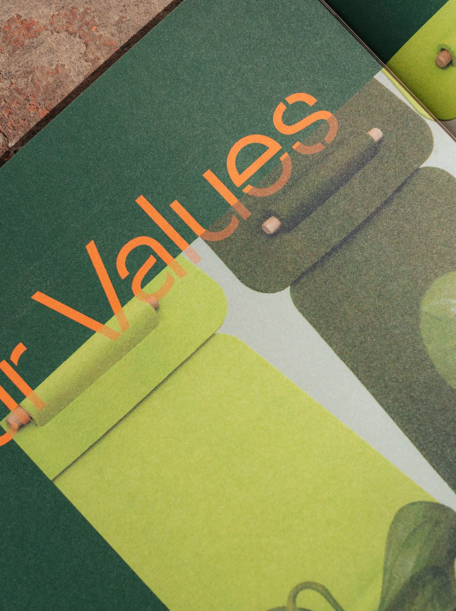 Close-up of a colorful printed cardboard box for a product called 'Hallucis', featuring green and yellow accents and some small wooden or plastic pegs.