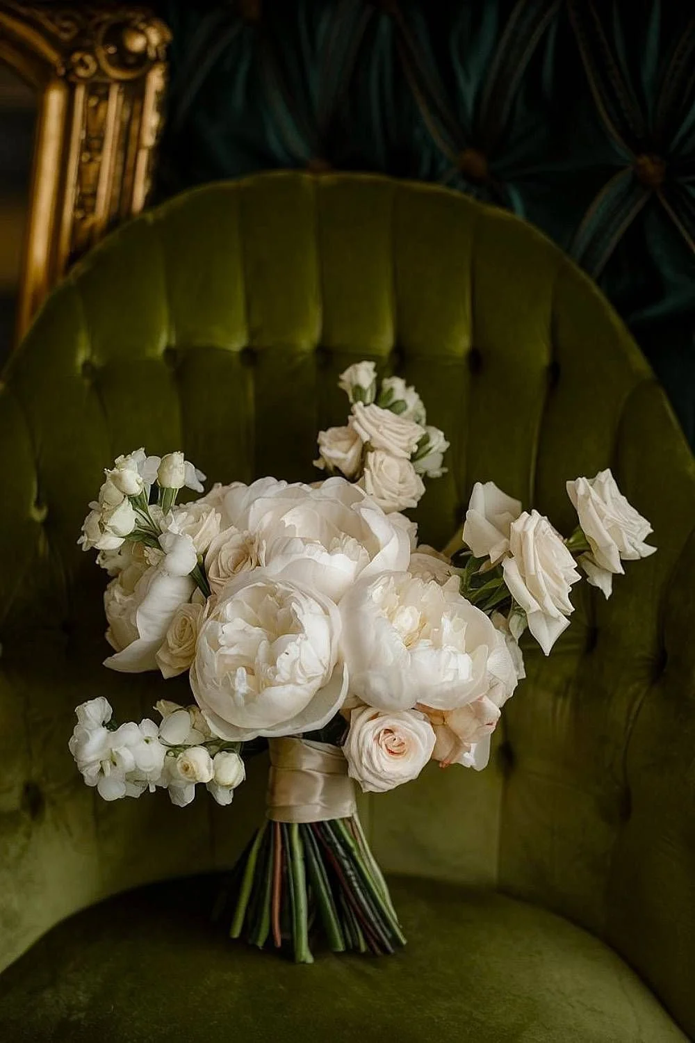 ramo de novia peonias y rosas.jpg