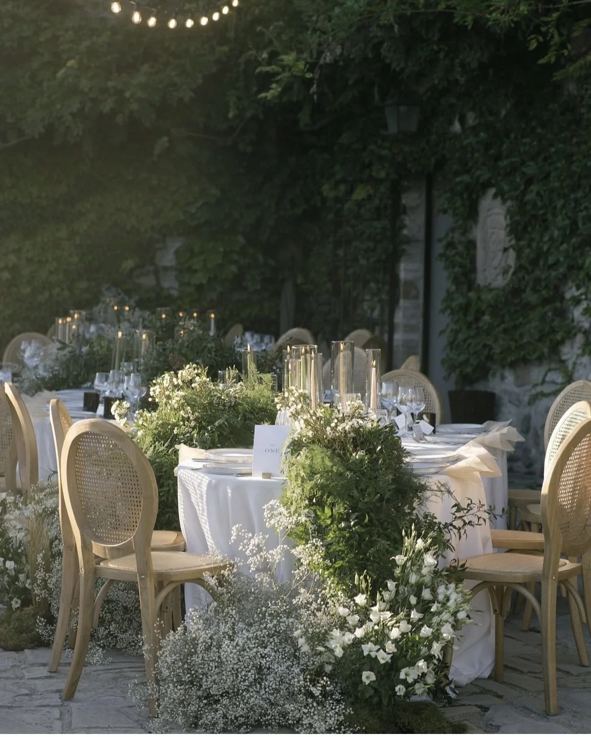 cascada de flores mesa boda.jpg