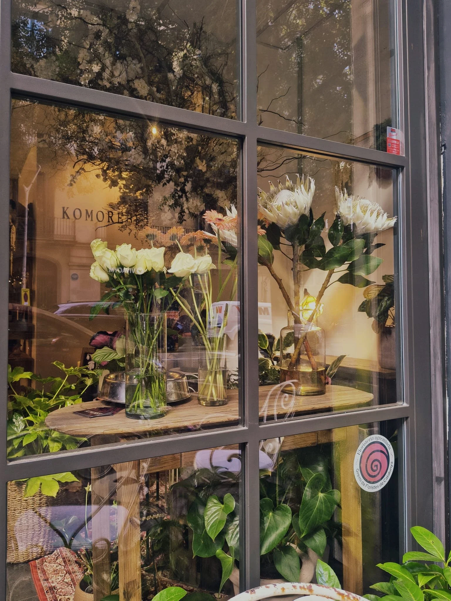 Ventana cuarterones tienda flores estilo japones .jpeg