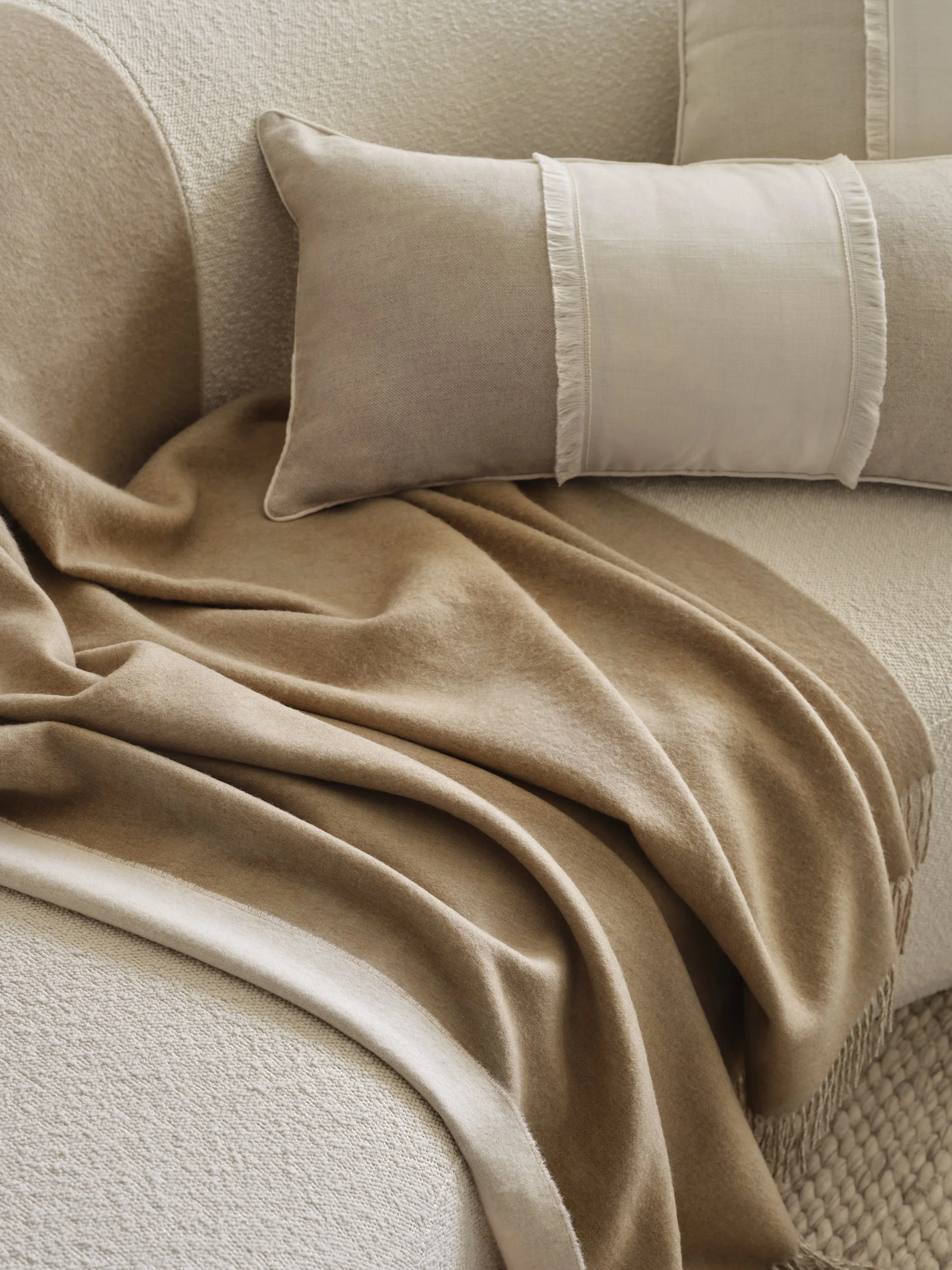 AZPR – Client, Collection Noir, cushions, throw.jpg