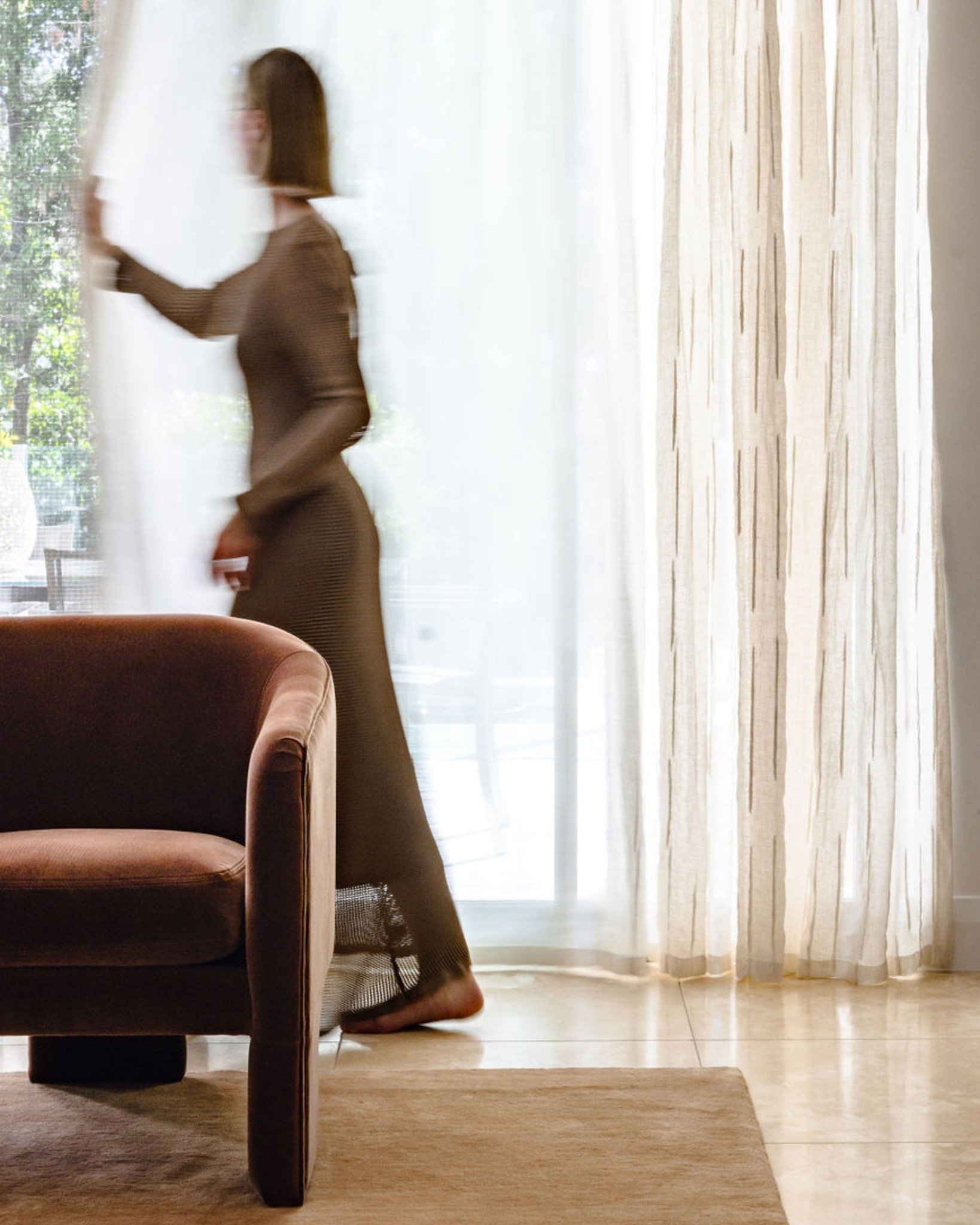 Riverlight.

A space shaped by individuality, designed to feel both refined and deeply personal. Working within the existing layout and flooring, the approach focused on layering bespoke joinery with carefully selected finishes to create a cohesive, 