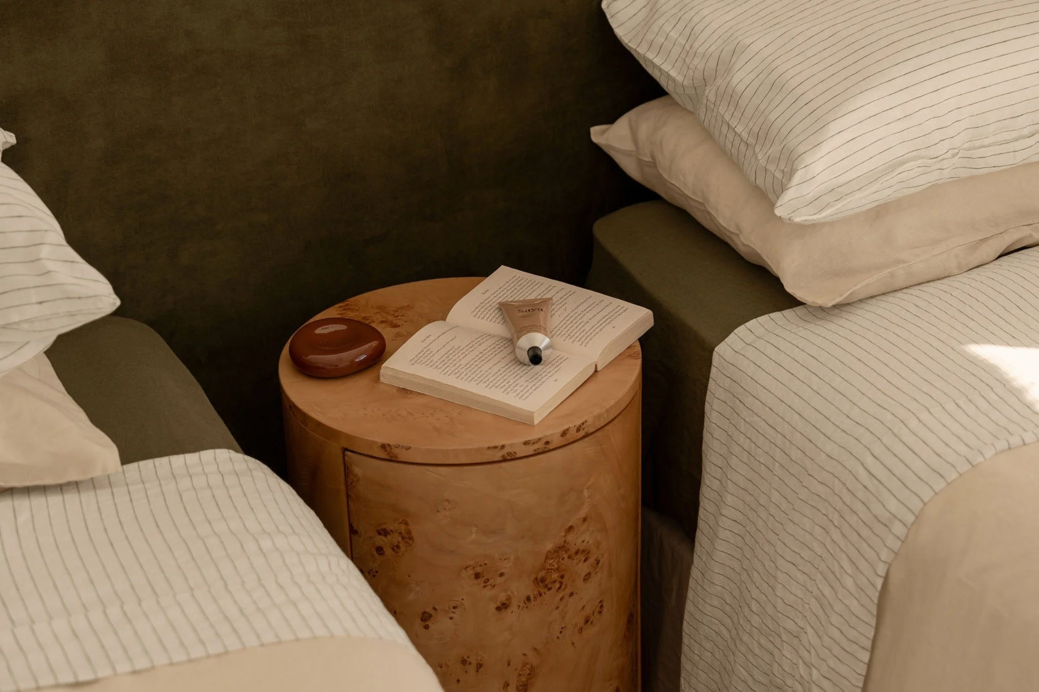 A look back at the Elizabeth Street project.

The burl woof bedside brings warmth and texture, the upholstered headboard grounds the space, and the soft pinstripe bedding keeps it calm.

#GullDesign #Bedroom #Noosa #InteriorDesign #BedroomDesign
