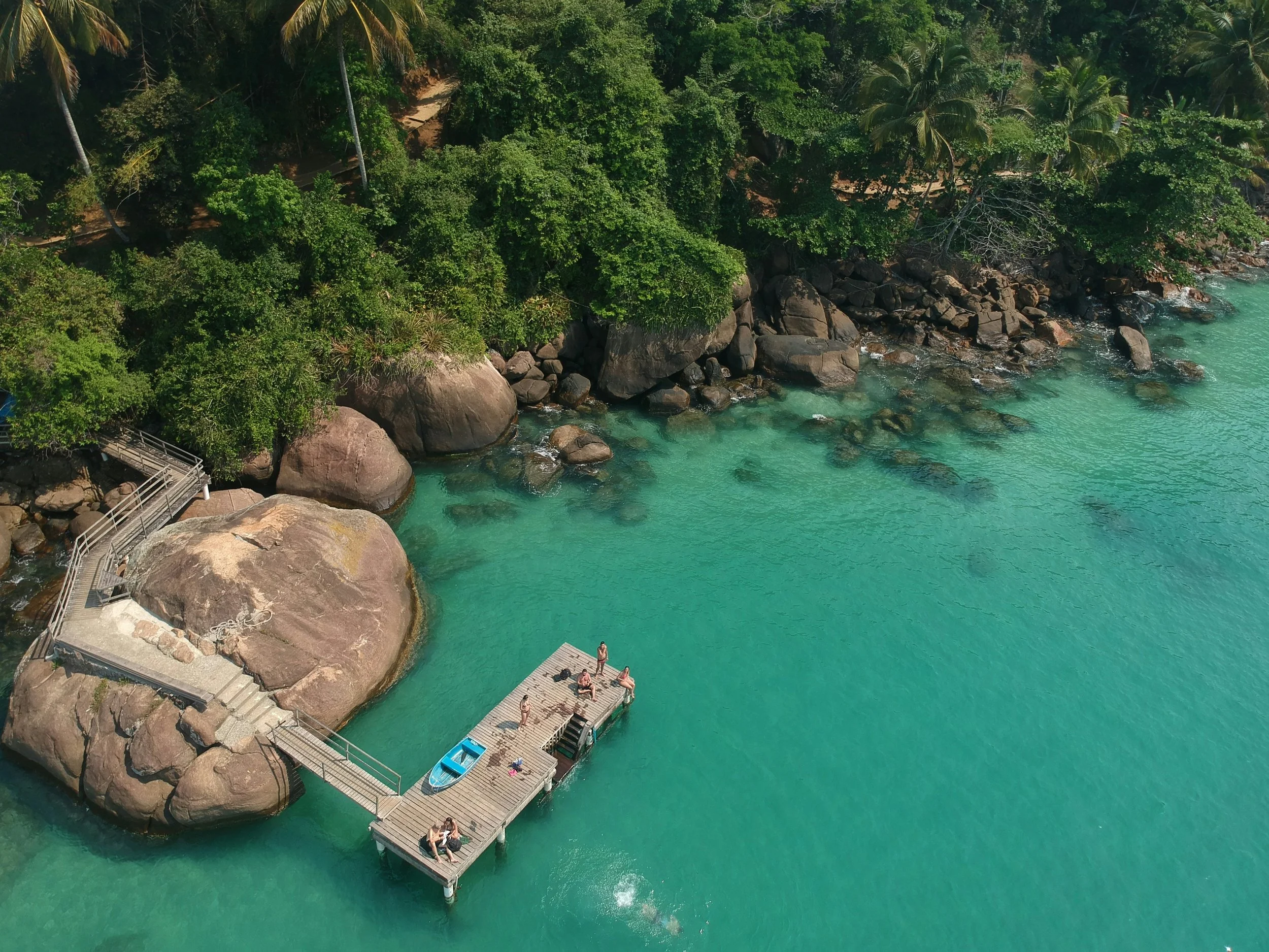 Imagem de uma das praias de Angra dos Reis