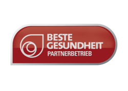Logo mit roten Hintergrund, weißen Symbol und Text 'Beste Gesundheit Partnerbetrieb'.