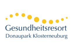 Logo des Gesundheitsresorts Donaupark Klosterneuburg mit gelben Punkten über dem Text.