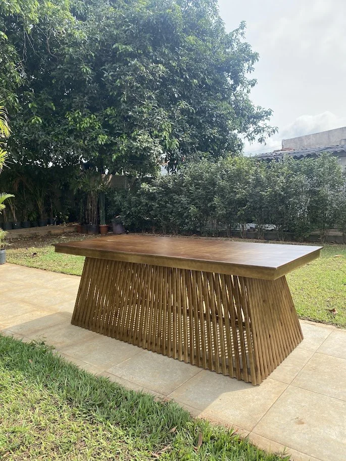 Mesa em Madeira Ripada