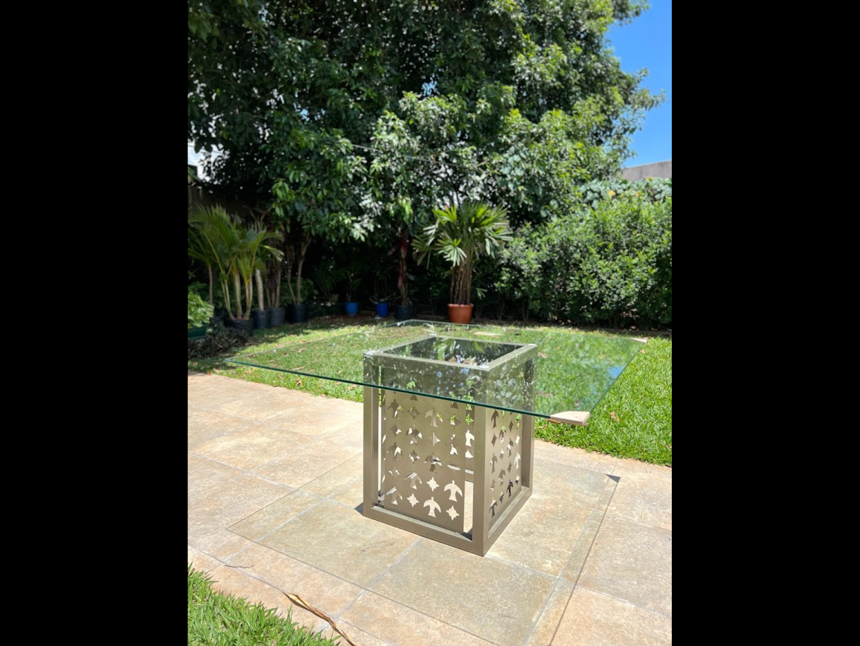 Mesa com Tampo de Vidro Quadrado - Base Igrejinha