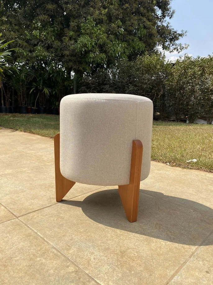 Puff Redondo Pequeno pés em Madeira