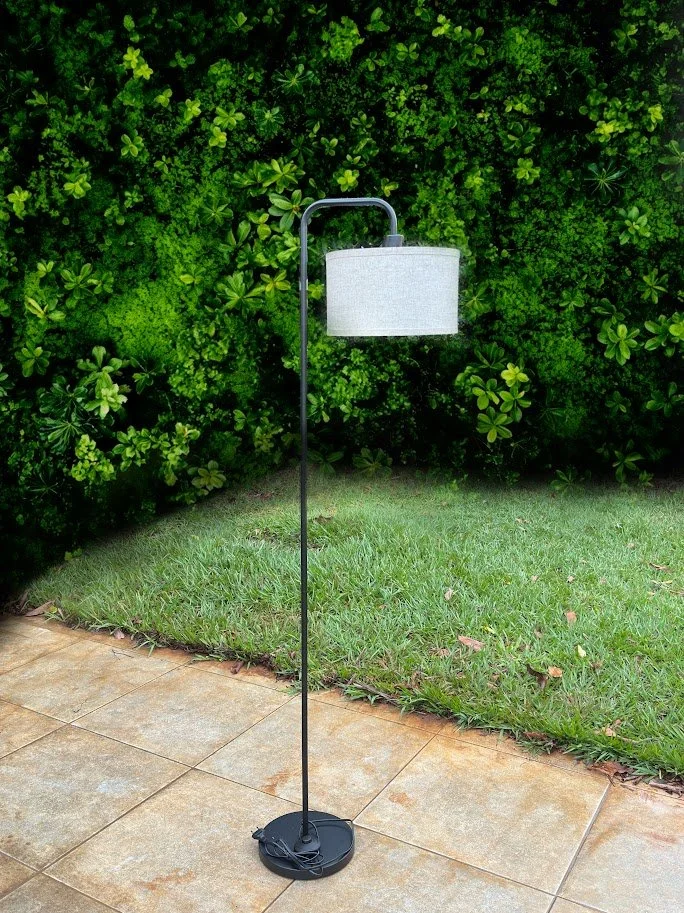Luminária de Chão Metálica Preta