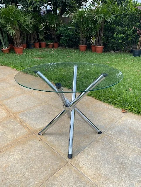Mesa com Tampo de Vidro Redondo - Base Catedral