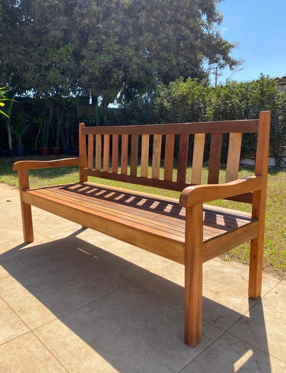 Banco de Madeira com Encosto Reto