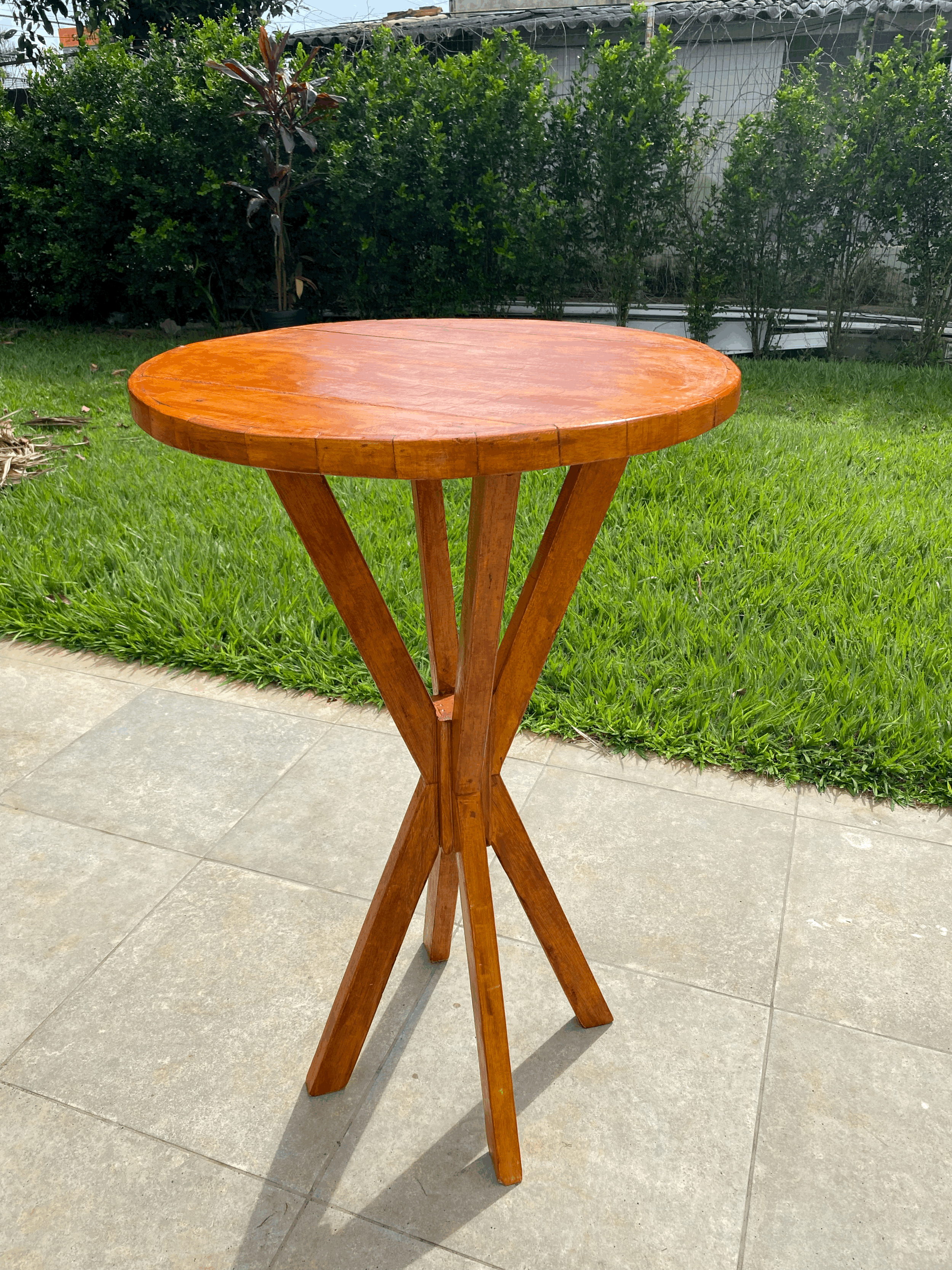 Bistrô de Demolição Redondo Claro