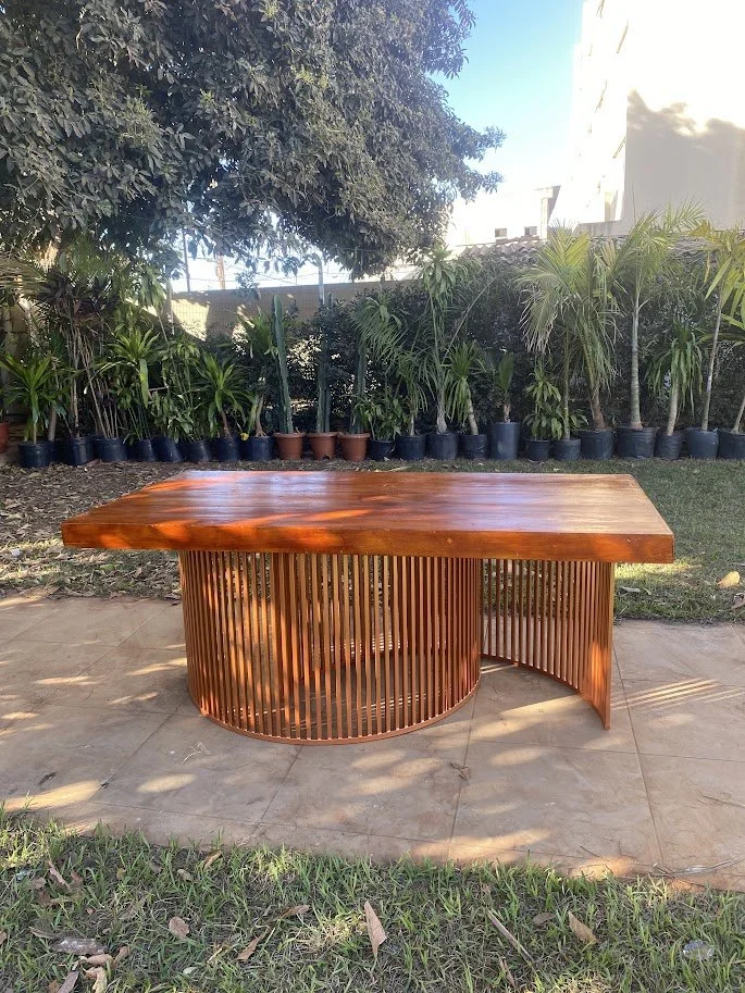 Mesa Rústica Retangular - Base Ripada de Ferro Meia Lua