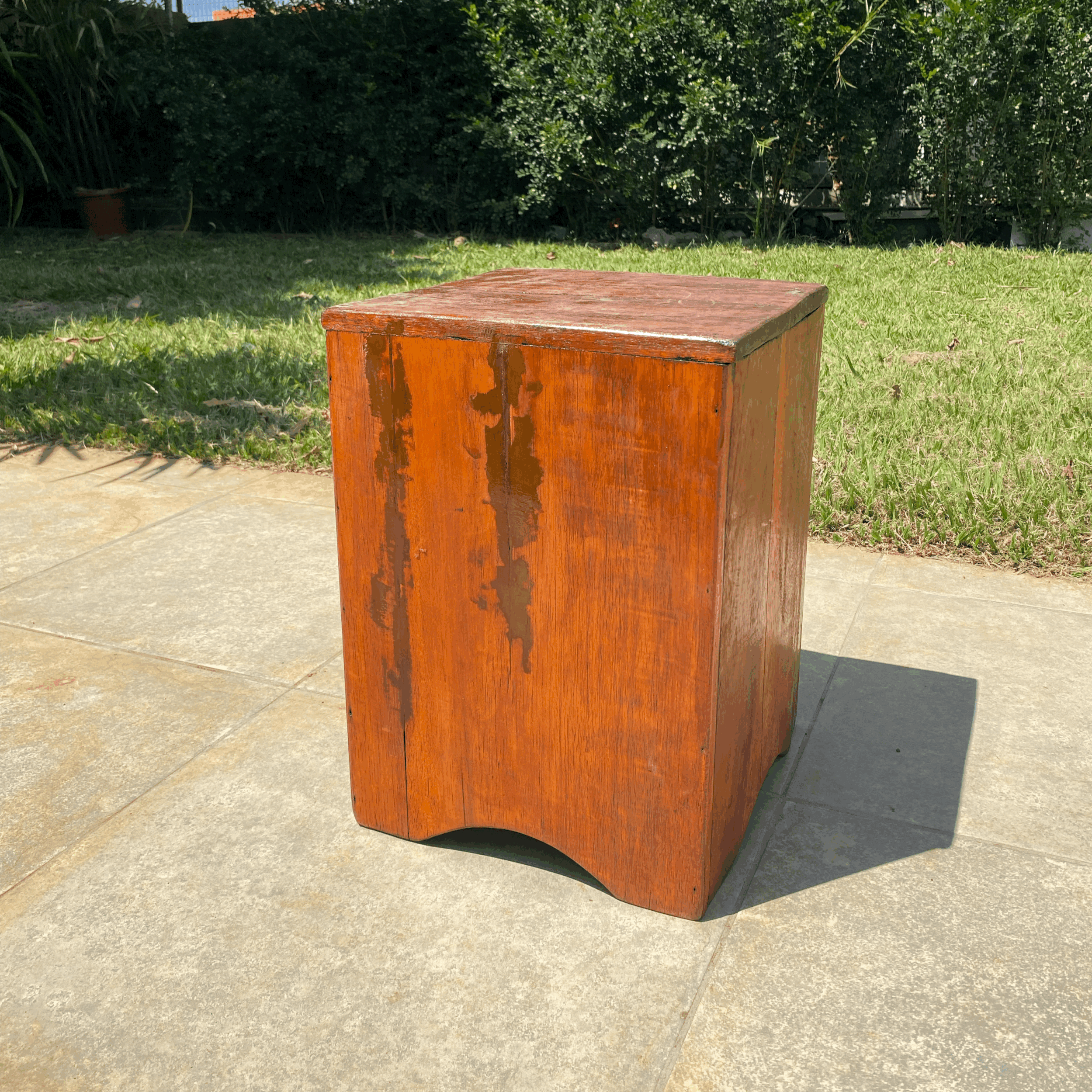 Puff em Madeira de Demolição