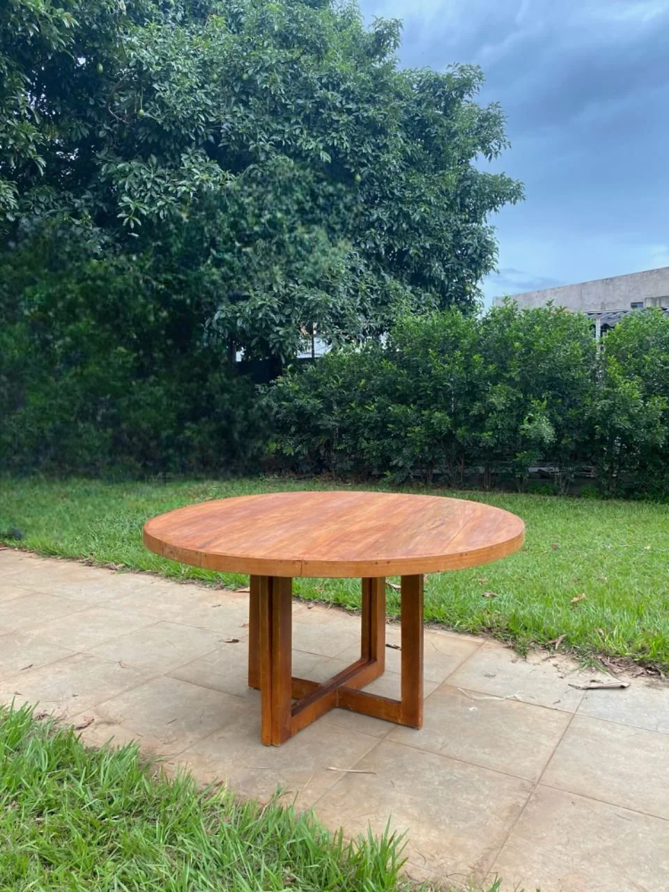 Mesa Rústica Redonda - Base T em Pinos