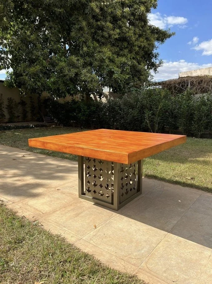 Mesa Rústica Quadrada - Base Igrejinha