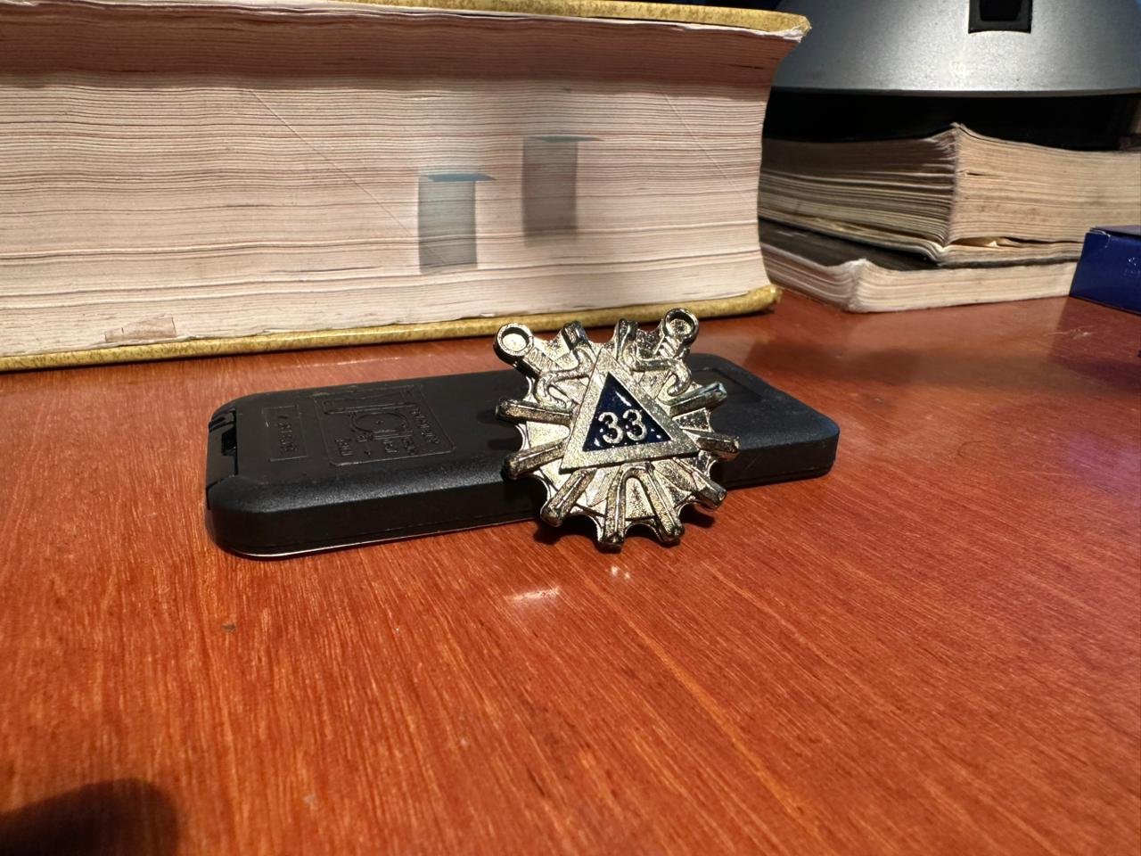 Pin masonería dorado 33