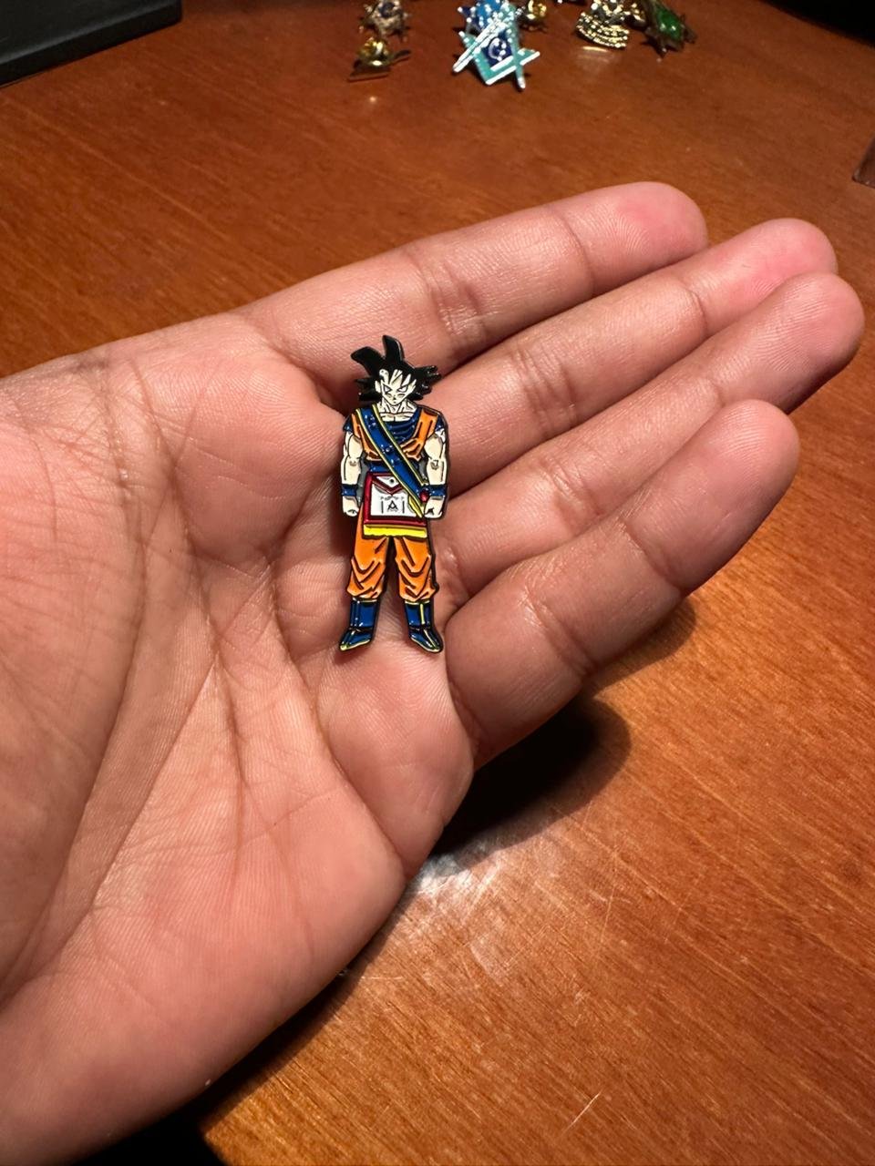 Pin masónico Gokú