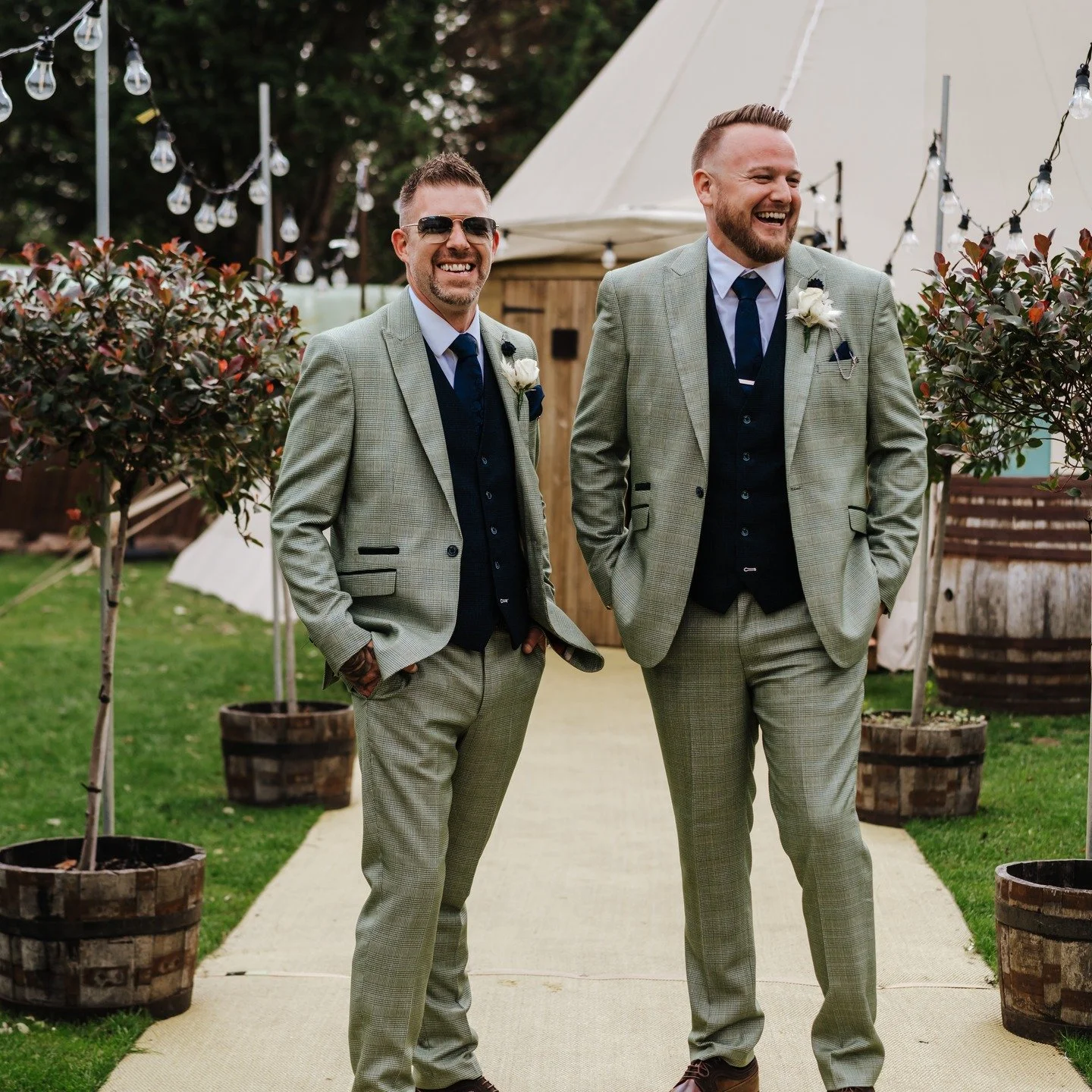 Proof that the best moments are the unposed ones 😍

If you are still looking for your 2026 wedding photographer, then book me!