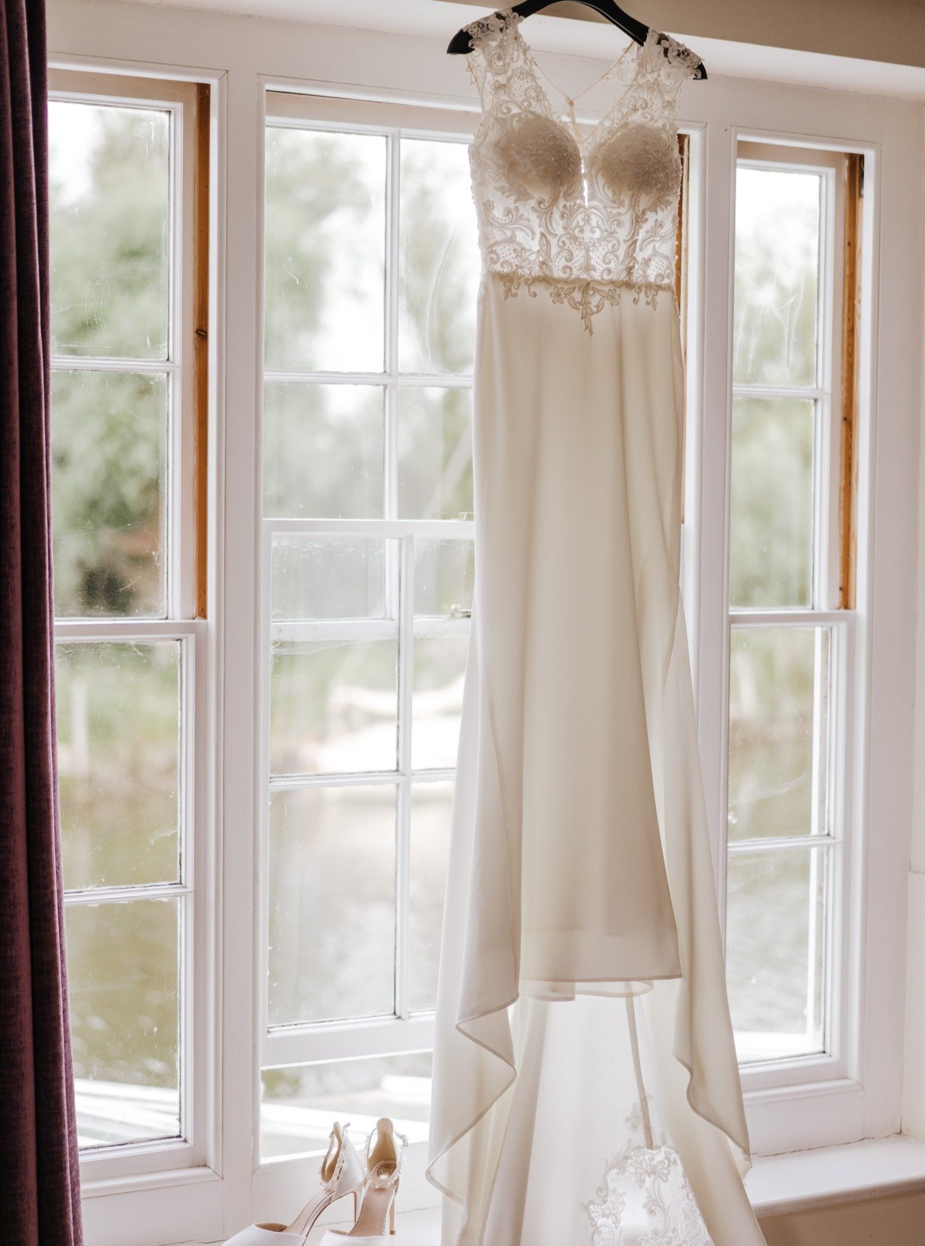 Having to find stuff to post online constantly is actually pretty hard, so here is a picture of a gorgeous wedding dress 😂🤦&zwj;♀️