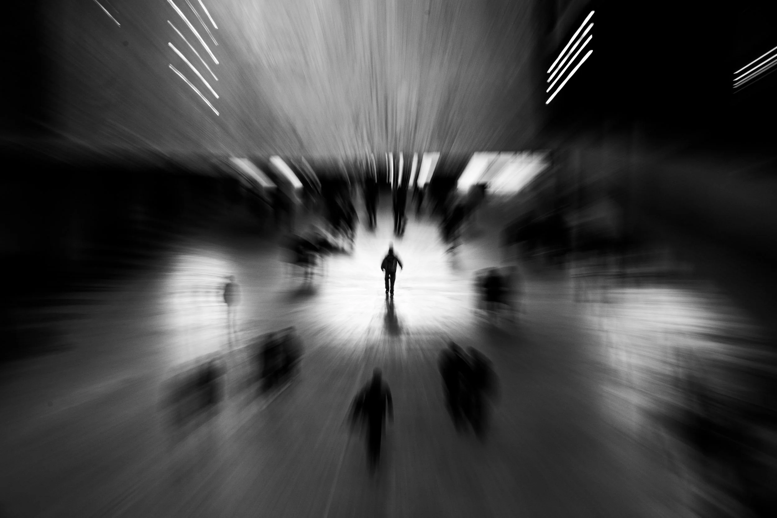 movement blur at The Tate Modern catherinelewisphotography.jpg